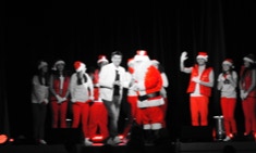 arrivée du père noel aprés le spectacle 